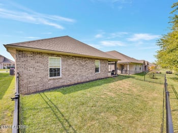 221 Sand Hills Dr, Maryville, TN 37801
