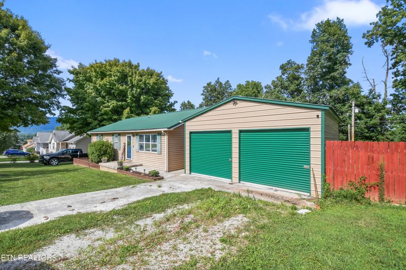 221 Sandy Cir, Lafollette, TN 37766