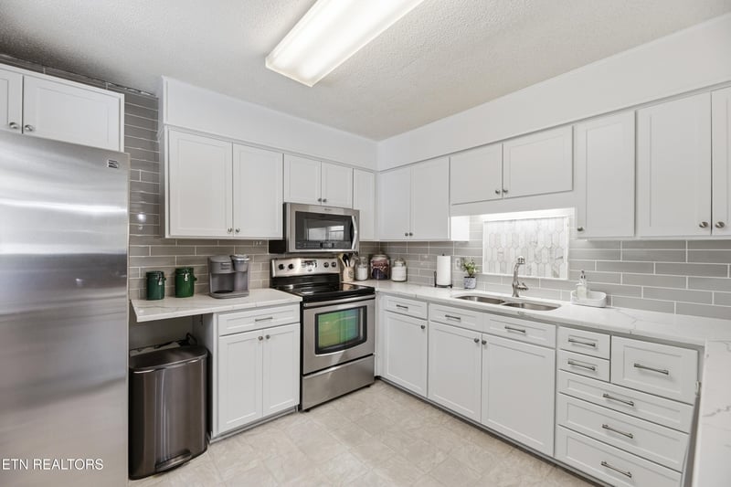 221 Sherwood Rd, Powell, TN 37849