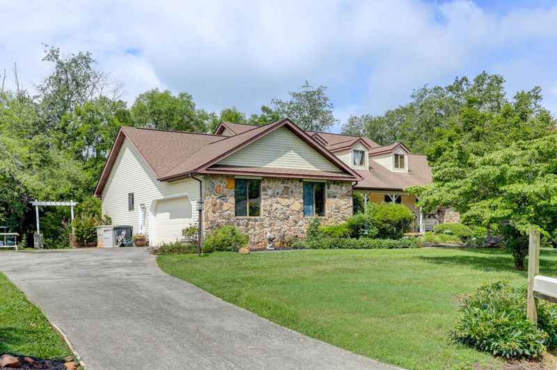 221 Springvale Ln, Rockford, TN 37853