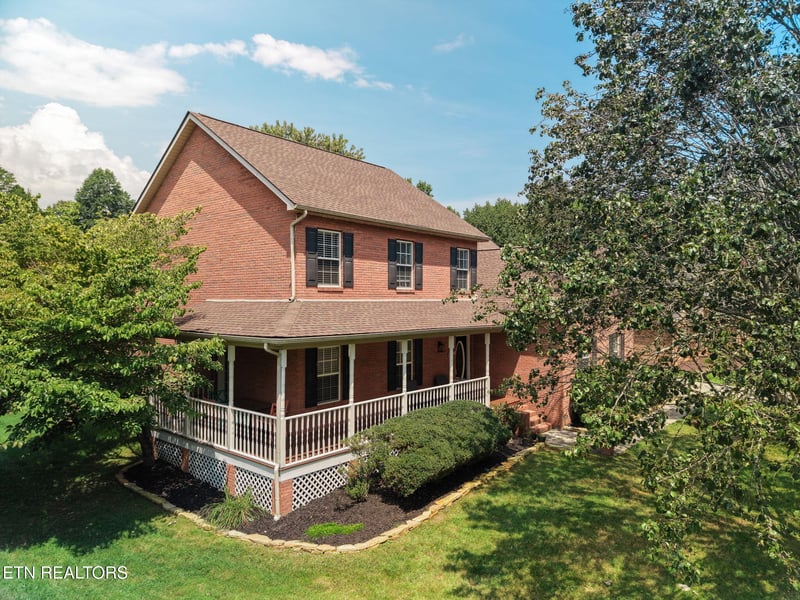 221 Stone Castle Ln, Powell, TN 37849