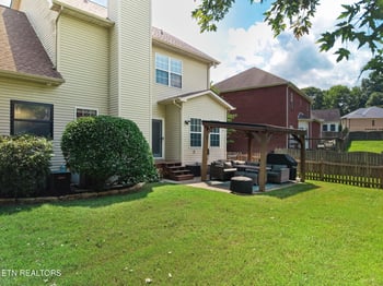 221 Stone Castle Ln, Powell, TN 37849