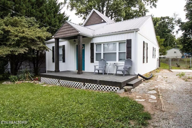 2210 Bradshaw Garden Rd, Knoxville, TN 37912