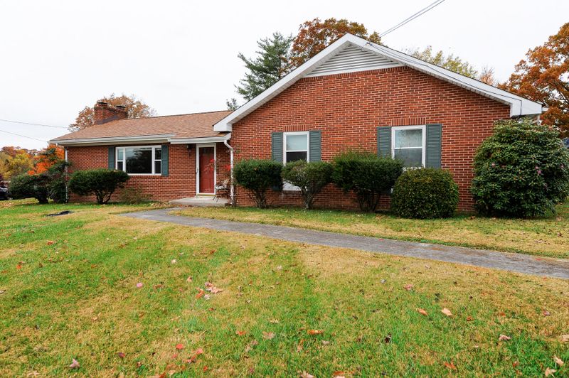 2211 Cochran Rd, Maryville, TN 37803