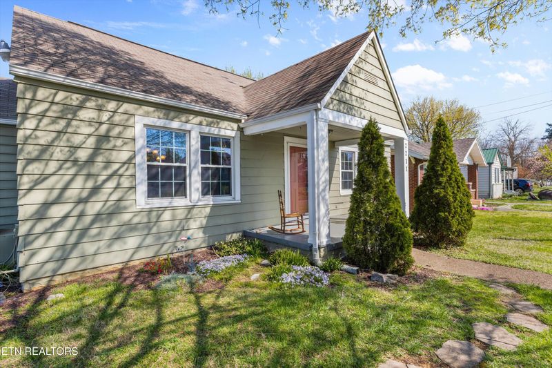 2211 Tecoma Dr, Knoxville, TN 37917