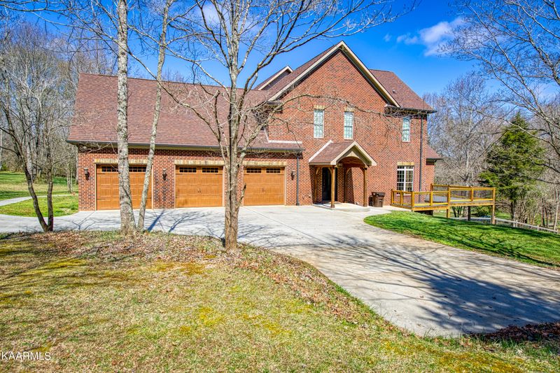 2212 Fallen Oaks Dr, Knoxville, TN 37932