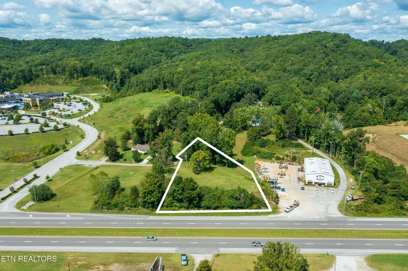 2212 Roane State Hwy, Harriman, TN 37748
