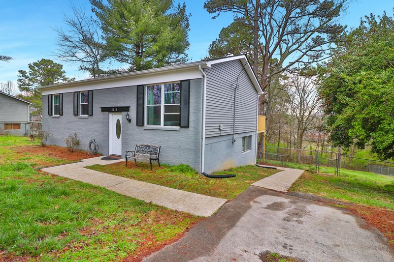 2212 Roundtree Rd, Knoxville, TN 37923