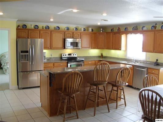 2212 Summerfield Ln, Sevierville, TN 37876