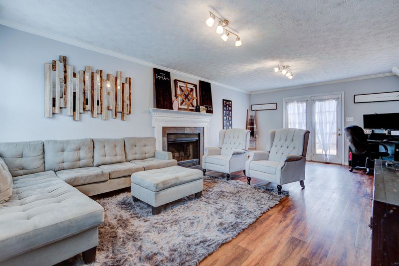 2213 E Windbrook Rd, Knoxville, TN 37923