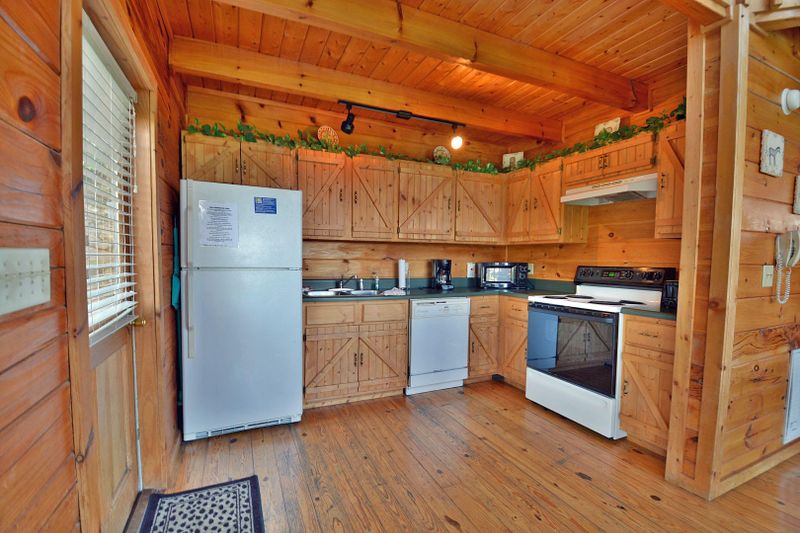 2213 Fox Berry Way, Sevierville, TN 37876