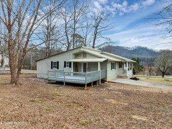 2214 Colony Dr, Maryville, TN 37803