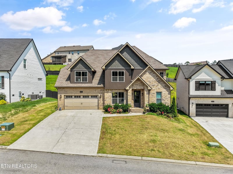 2214 Hickory Crest Ln, Knoxville, TN 37932