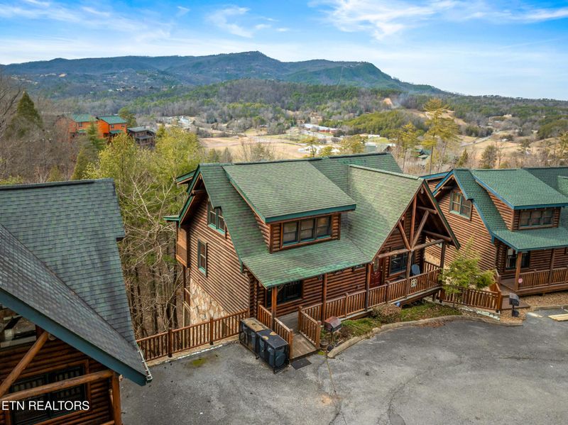 2214 Quiet Valley Way, Sevierville, TN 37862