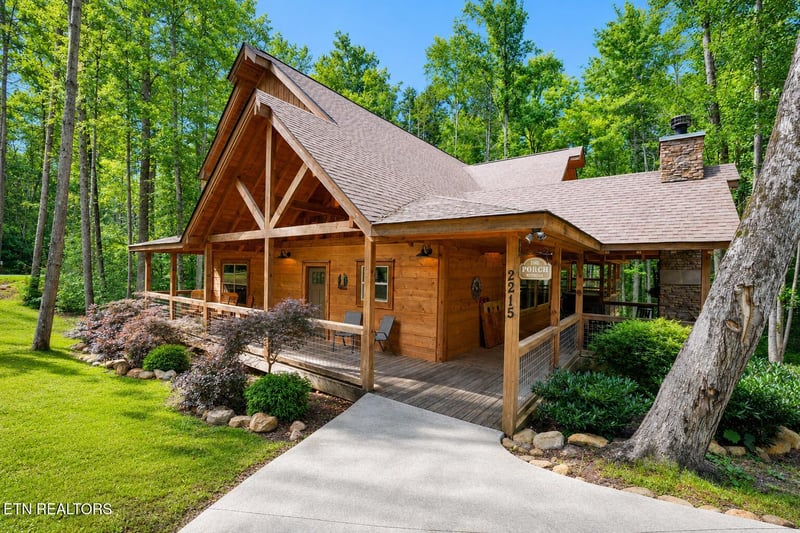 2215 Cub Cir, Sevierville, TN 37862