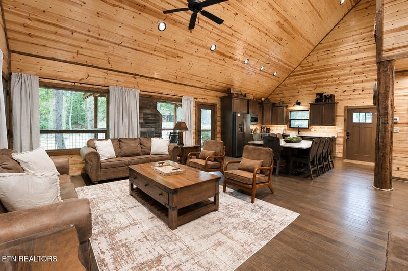 2215 Cub Cir, Sevierville, TN 37862