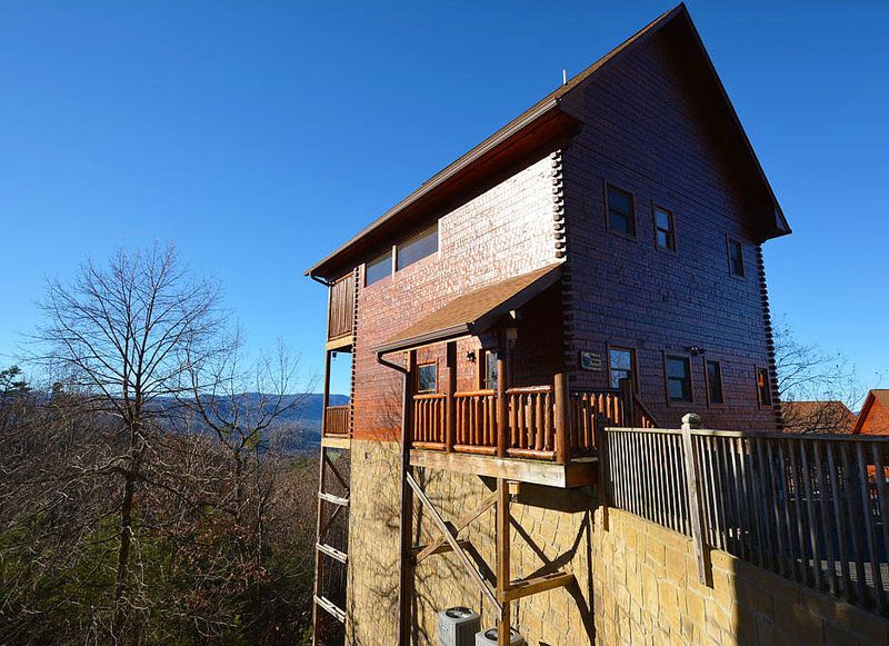 2215 Lone Eagle Dr, Sevierville, TN 37876
