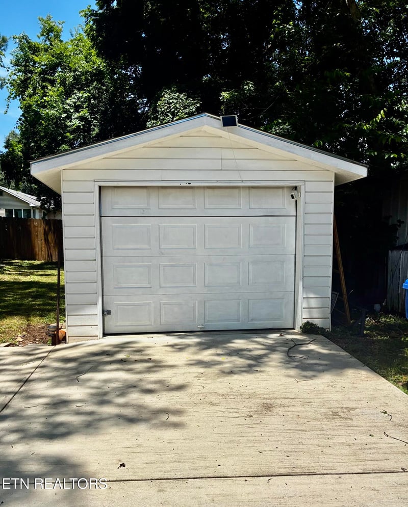 2215 Morningside Dr, Morristown, TN 37814