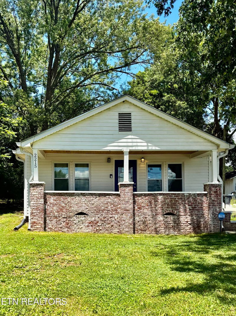 2215 Morningside Dr, Morristown, TN 37814