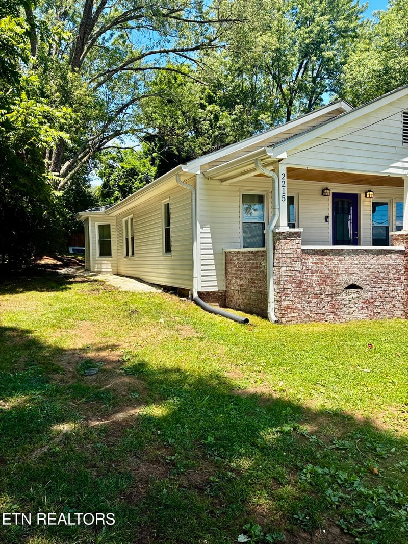 2215 Morningside Dr, Morristown, TN 37814