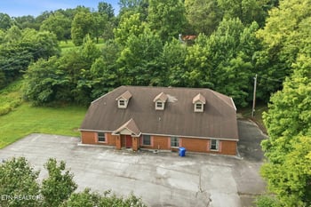 2215 S Roane St, Harriman, TN 37748