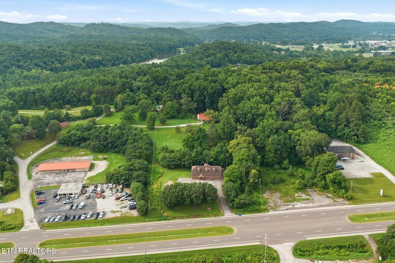 2215 S Roane St, Harriman, TN 37748
