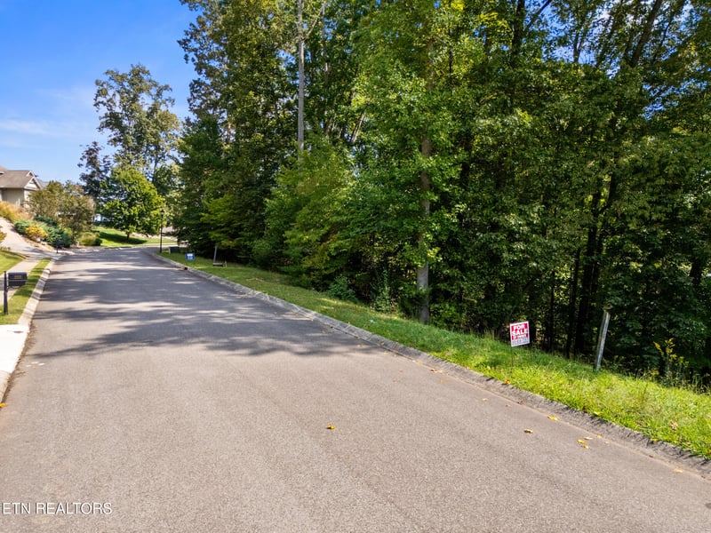 2215 Viewcrest Ln, Knoxville, TN 37932