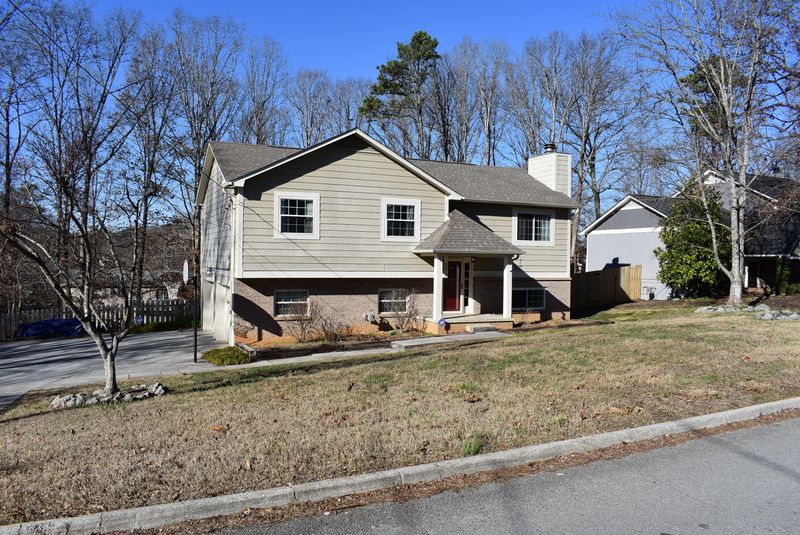 2216 Bishops Bridge Rd, Knoxville, TN 37922
