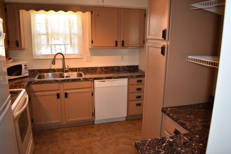 2216 Bishops Bridge Rd, Knoxville, TN 37922