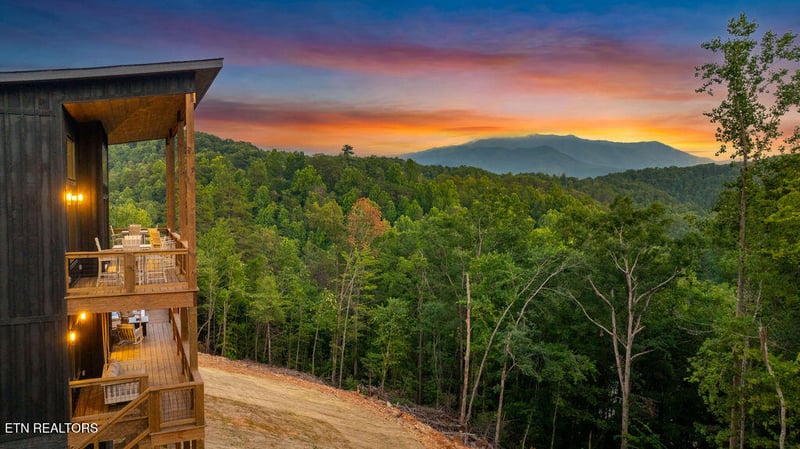 2217 Legend Dr, Sevierville, TN 37876