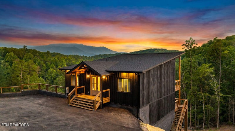 2217 Legend Dr, Sevierville, TN 37876