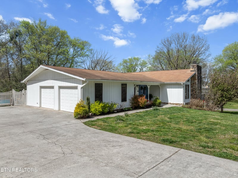 2219 Canterbury Cir, Maryville, TN 37803