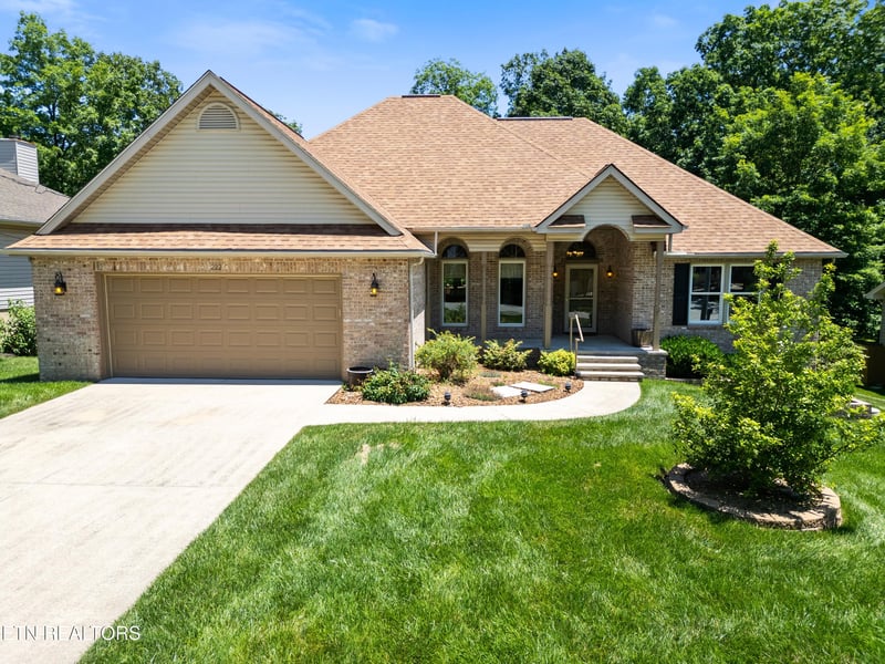 222 Amherst Ln, Crossville, TN 38558