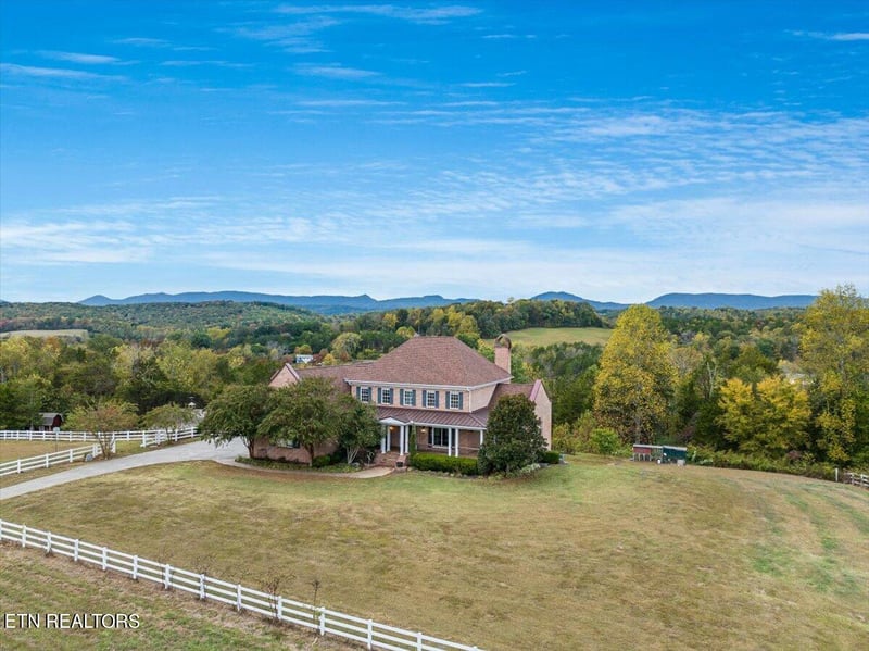 222 Beagle Ln, Clinton, TN 37716