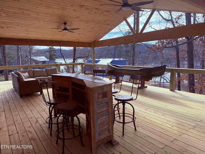 222 Big Creek Ln, Lafollette, TN 37766