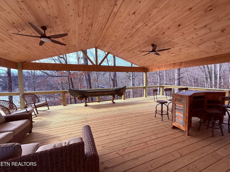 222 Big Creek Ln, Lafollette, TN 37766