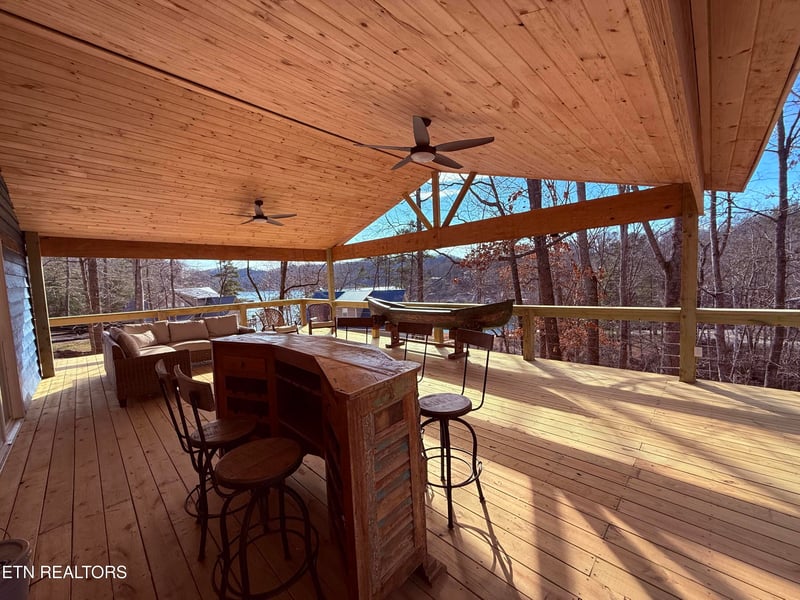 222 Big Creek Ln, Lafollette, TN 37766