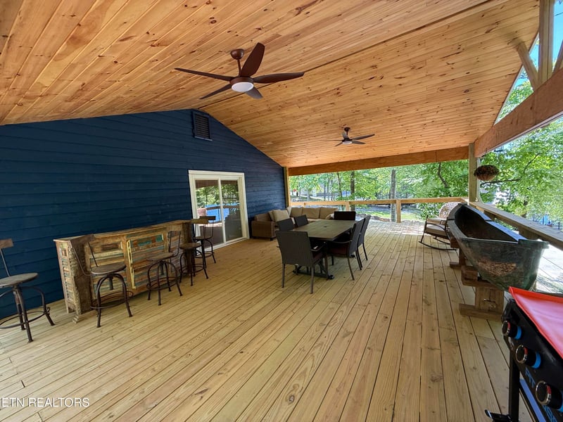 222 Big Creek Ln, Lafollette, TN 37766