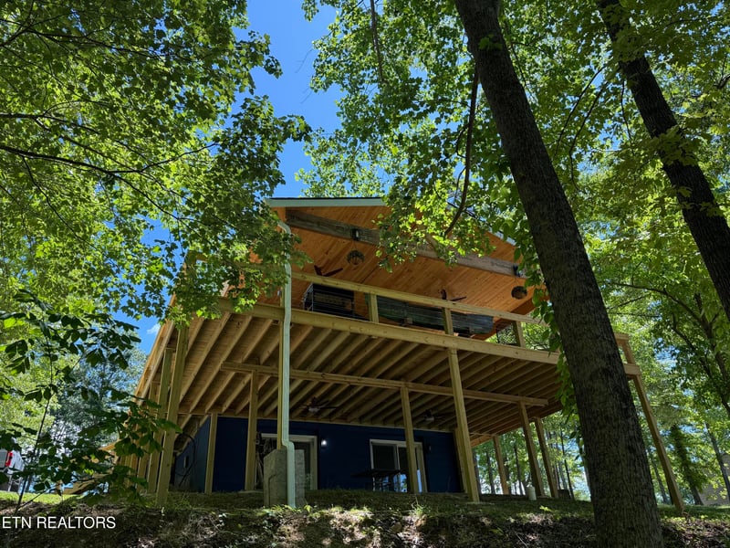 222 Big Creek Ln, Lafollette, TN 37766