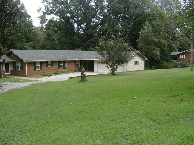 222 Delay St, Athens, TN 37303