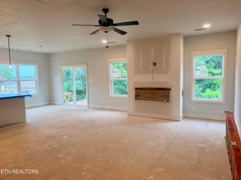 222 English Oak Ln, Lenoir City, TN 37771