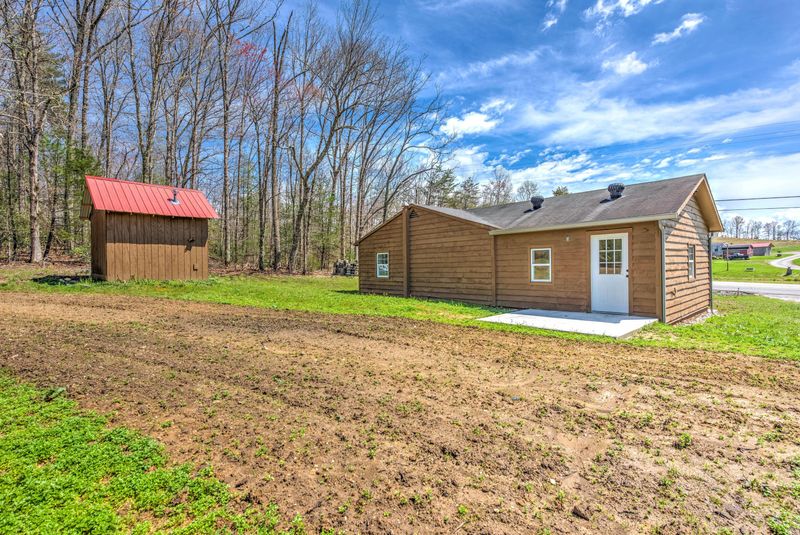 222 Genesis Rd, Lancing, TN 37770