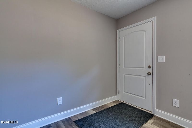 222 Greendale Ln, Powell, TN 37849