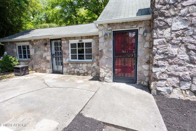 222 Hidell Rd, Knoxville, TN 37914