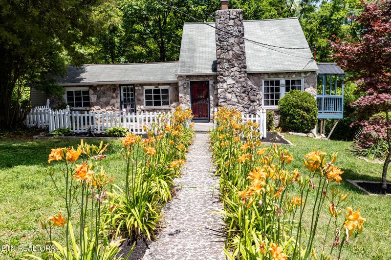 222 Hidell Rd, Knoxville, TN 37914