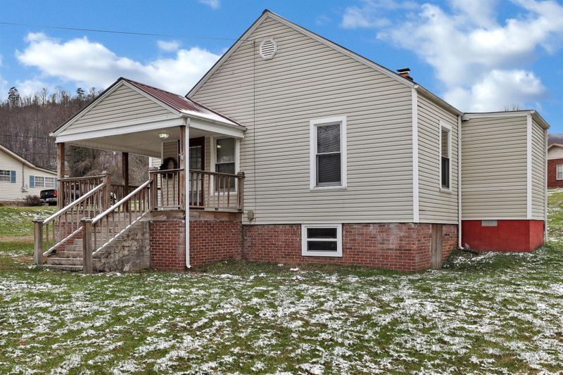 222 Lake Ln, Caryville, TN 37714