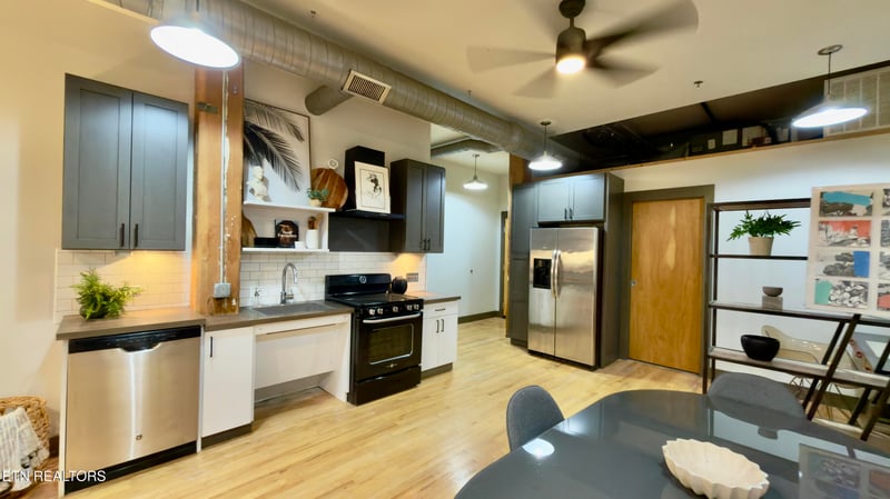 222 N Central St #104, Knoxville, TN 37917