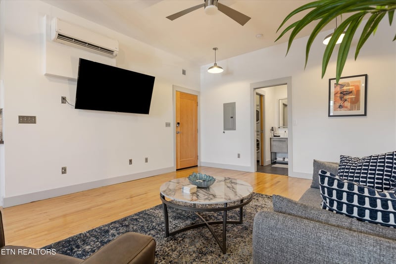 222 N Central St #106, Knoxville, TN 37917