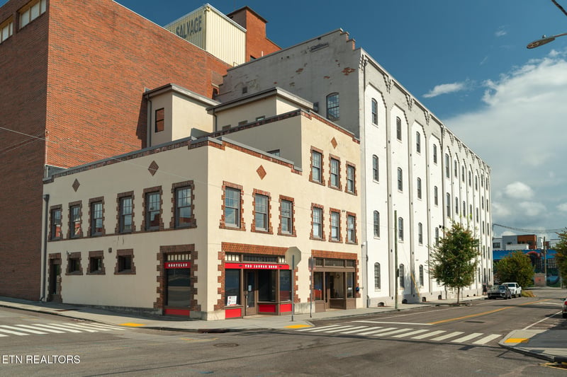 222 N Central St #305, Knoxville, TN 37917