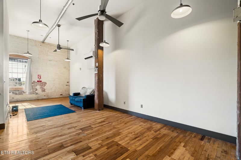 222 N Central St #305, Knoxville, TN 37917